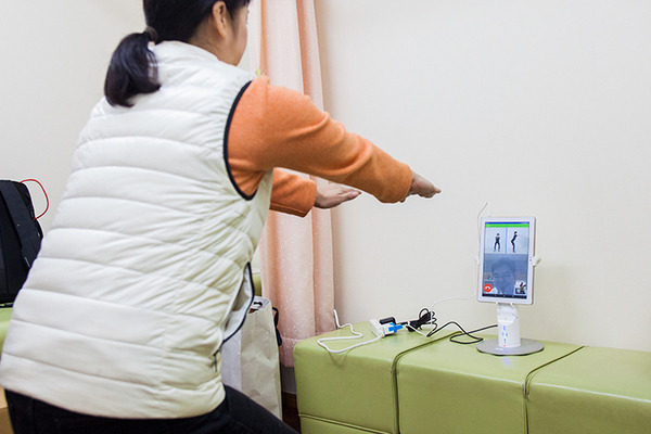【医療ICT×ロボット】北里大学がロボホンとテレプレゼンスロボットを使った在宅向け健康啓発システムの実証実験を開始！シャンティが共同開発