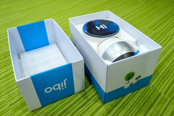 世界初の家庭向けソーシャルロボット「Jibo」を入手したので早速「開封の儀 」！