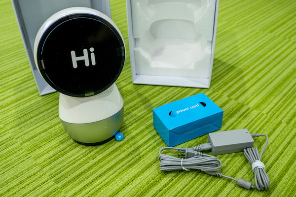 世界初の家庭向けソーシャルロボット「Jibo」を入手したので早速「開封の儀 」！