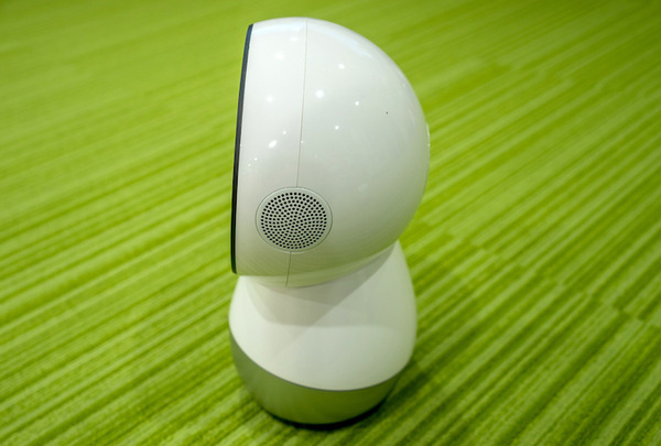 世界初の家庭向けソーシャルロボット「Jibo」を入手したので早速「開封の儀 」！