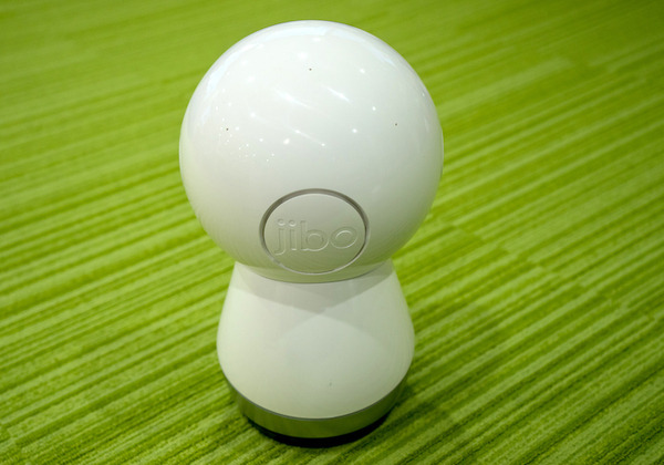 世界初の家庭向けソーシャルロボット「Jibo」を入手したので早速「開封の儀 」！