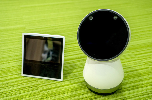 世界初の家庭向けソーシャルロボット「Jibo」を入手したので早速「開封の儀 」！