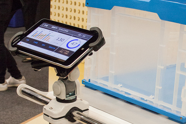 【運搬をロボットで自動化】シャープがハウステンボス「変なホテル」で稼働中のポーターロボや倉庫向け自動搬送装置(AGV)を展示