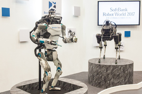 SoftBank Robot World 2017 総括レポート ～人型や四足歩行、遠隔操作、変形、自動搬送、清掃ロボット編