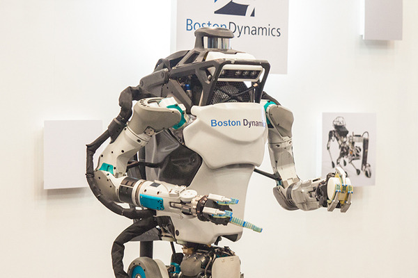 SoftBank Robot World 2017 総括レポート ～人型や四足歩行、遠隔操作、変形、自動搬送、清掃ロボット編