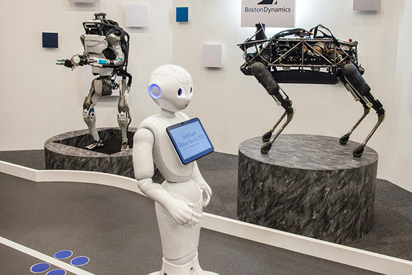 SoftBank Robot World 2017 総括レポート ～人型や四足歩行、遠隔操作、変形、自動搬送、清掃ロボット編