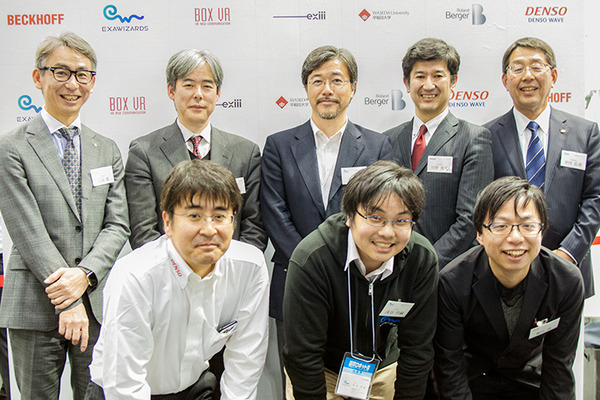 【ここまできた！】初公開の「汎用」マルチモーダルAIロボットアームはここが凄い！深層学習と予測学習を使い、VRでティーチング！