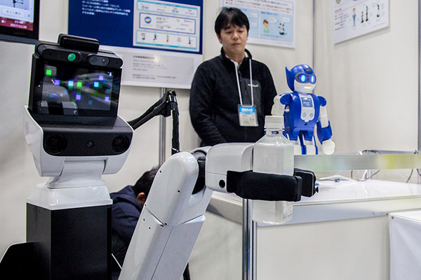 NTT×トヨタ×NTT東日本のロボットが「R-env:連舞(れんぶ)」で連携パフォーマンス！NTT東日本のロボットは初公開