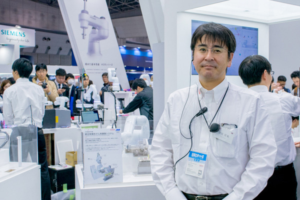 小型軽量ロボットアーム「COBOTTA」が大注目！ 9体が連携するミニ工場など、国際ロボット展で展示