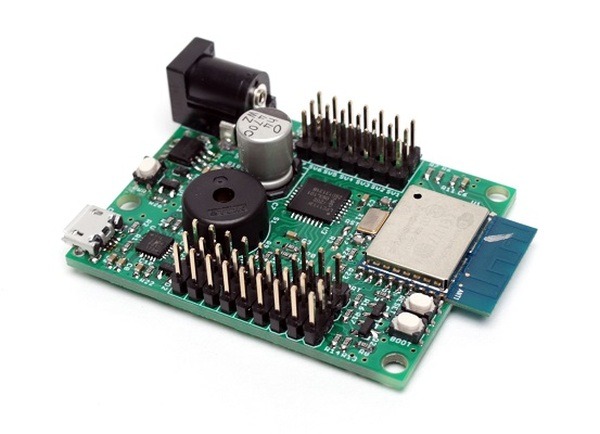 入門用二足歩行ロボット「ピッコロボ IoT」とワイヤレスロボット制御ボード、2018年1月末発売