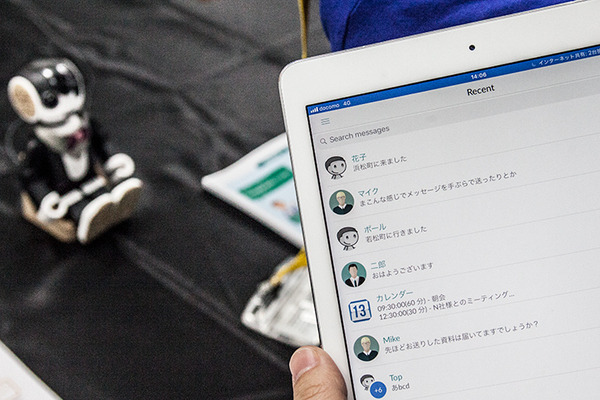 ロボホン(RoBoHoN)のビジネス活用ソリューションが集結！ シャープが「認定開発パートナー」展示会を開催