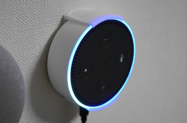 【Amazon Echo Dot / Google Home Mini】小型スマートスピーカーを壁掛けにしてしまう専用ホルダー登場！
