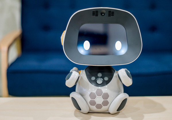 ロボット「unibo（ユニボ）」の家庭向けモデルが先行販売。個人の趣味嗜好を学習するパートナーロボット