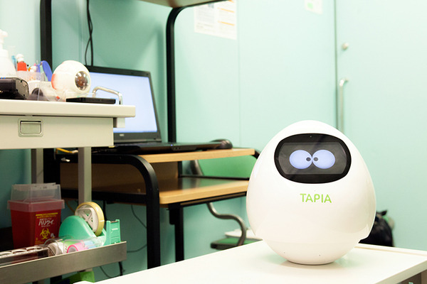 【医療xロボット】白内障手術の説明はロボット「パラメディTapia」にお任せ！ あさぎり病院の眼科にシャンティが導入