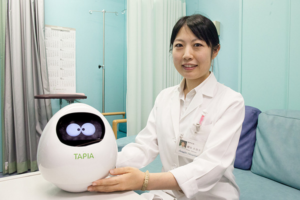 【医療xロボット】白内障手術の説明はロボット「パラメディTapia」にお任せ！ あさぎり病院の眼科にシャンティが導入