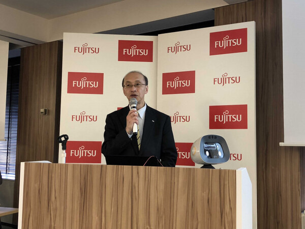 富士通がロボット「ユニボ」との連携を発表！ ロボットAIプラットフォーム展開へ　AI技術「Zinrai」を活用