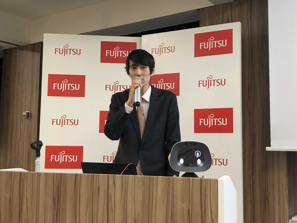 富士通がロボット「ユニボ」との連携を発表！ ロボットAIプラットフォーム展開へ　AI技術「Zinrai」を活用