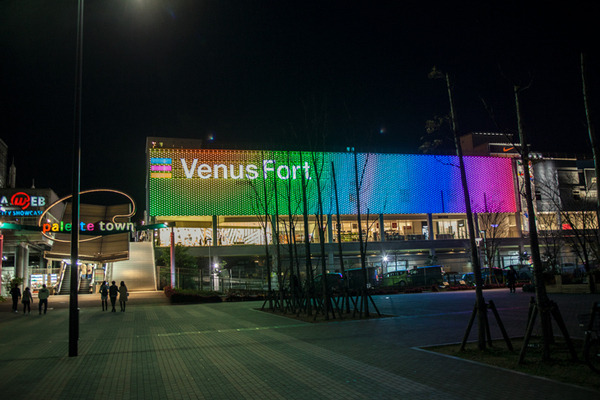 【東京のイルミネーション】ロボット好きならお台場「実物大ユニコーンガンダム」の夜