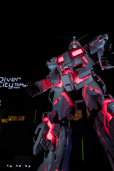 【東京のイルミネーション】ロボット好きならお台場「実物大ユニコーンガンダム」の夜