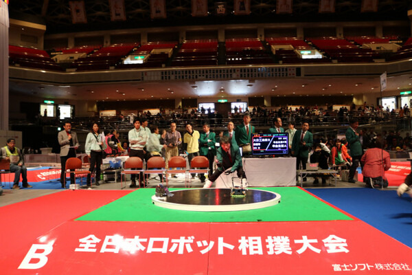 「ロボット相撲」が両国国技館で開催　世界大会優勝はメキシコとポーランド