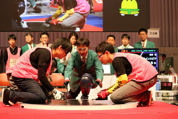 「ロボット相撲」が両国国技館で開催　世界大会優勝はメキシコとポーランド