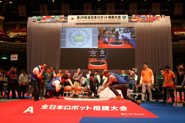 「ロボット相撲」が両国国技館で開催　世界大会優勝はメキシコとポーランド