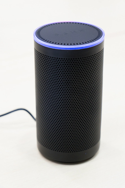 日本発ビジネス用スマートスピーカー「Tumbler」、GoogleやNICTとの連携も選べる音声・翻訳システムをフェアリー社が開発