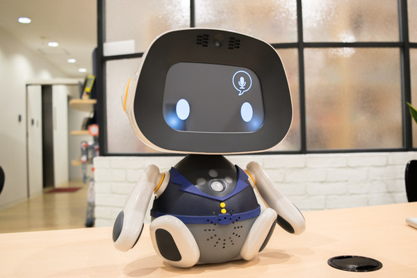 ロボット「ユニボ」の専用ユニフォームが販売開始　会社の作業服を模したデザインも