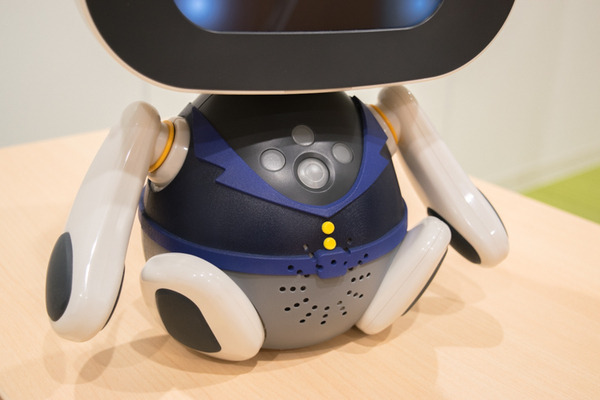 ロボット「ユニボ」の専用ユニフォームが販売開始　会社の作業服を模したデザインも