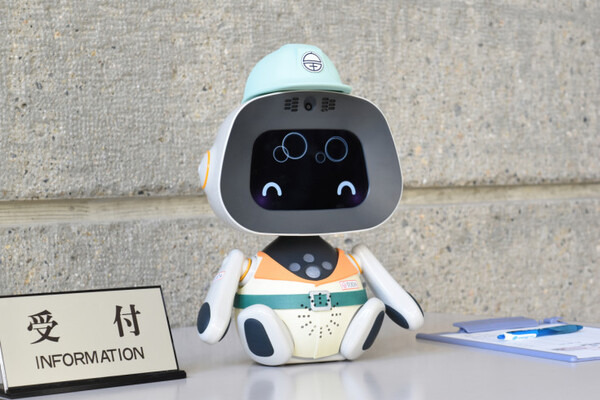 ロボット「ユニボ」の専用ユニフォームが販売開始　会社の作業服を模したデザインも