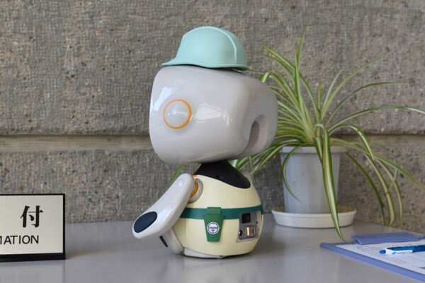 ロボット「ユニボ」の専用ユニフォームが販売開始　会社の作業服を模したデザインも