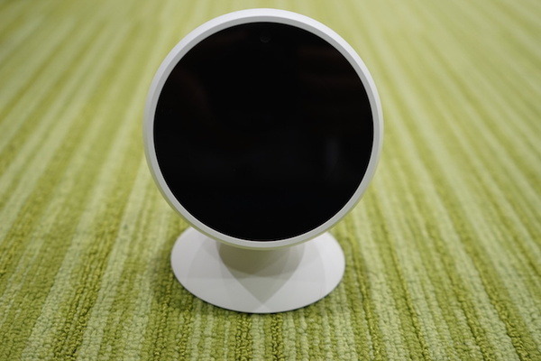 円形ディスプレイつきスマートスピーカー「Echo Spot」開封の儀
