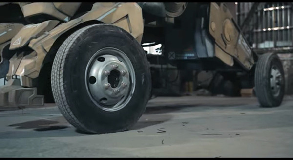 【速報】新たな巨大ロボット対決の勃発か！米メガボッツが中国FutureWiseの戦闘ロボットの動画を受け取る