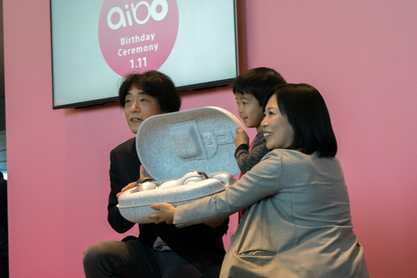 【速報】aiboついに発売！「大事に育てていきたい」アイボ誕生セレモニー開催、新オーナー語る