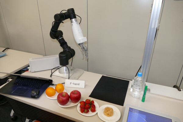 都立産業技術高専とダブル技研、NEDOプロでロボットハンドを開発　協調リンクとなじみ機構でしっかりと高精度に