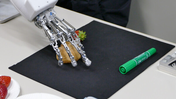 都立産業技術高専とダブル技研、NEDOプロでロボットハンドを開発　協調リンクとなじみ機構でしっかりと高精度に
