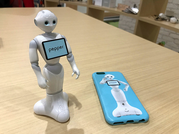 Pepperグッズ(スタンドペン/iPhone6ケース/トートバッグ)をプレゼント【ロボスタプレゼント】