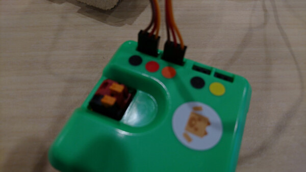 【ロボットを作ってみよう】ダンボールを素材にした「embot（エムボット）」を動かしてみたよ！