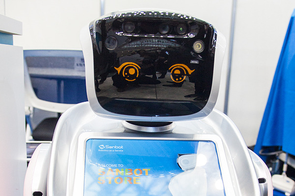 ロボデックスで展示された倉庫や工場を見回り監視する移動ロボット3選！