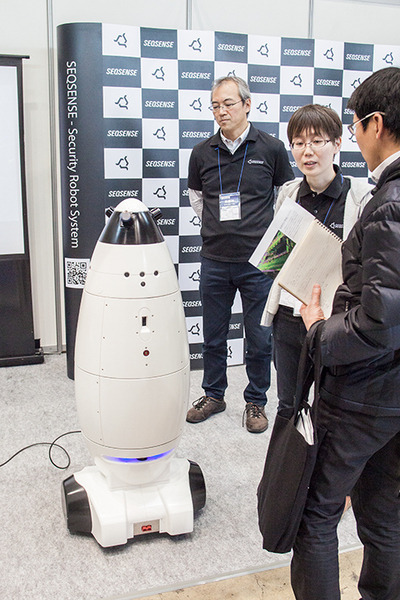 ロボデックスで展示された倉庫や工場を見回り監視する移動ロボット3選！