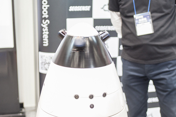 ロボデックスで展示された倉庫や工場を見回り監視する移動ロボット3選！
