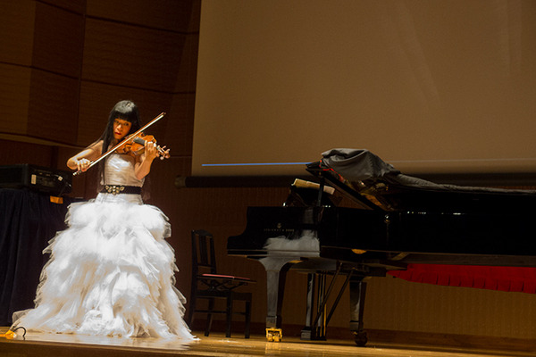 演奏と映像のコラボは脳や感性にどう影響する? 「脳と芸術とAIの共存に向けて」玉川大学AIBot研究センターが新たな試み