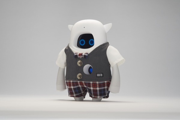 英会話学習AIロボット「Musio X」のスペシャルユニフォームは2種類