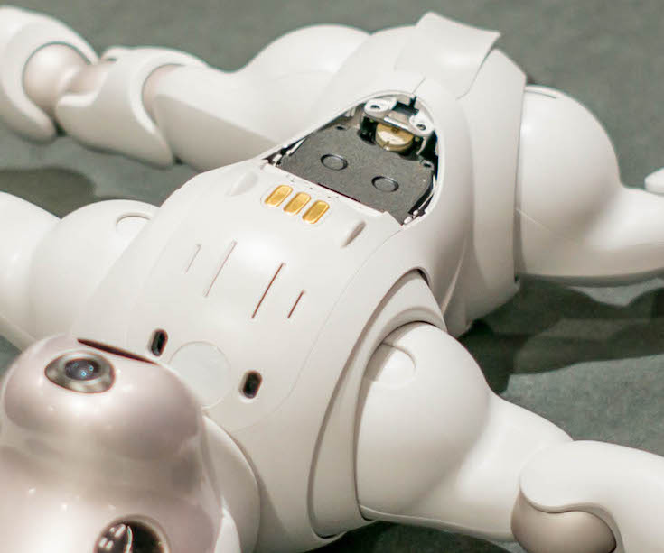 【aibo 解体新書】ソニーの本気を見た！ 新型aibo分解レポート