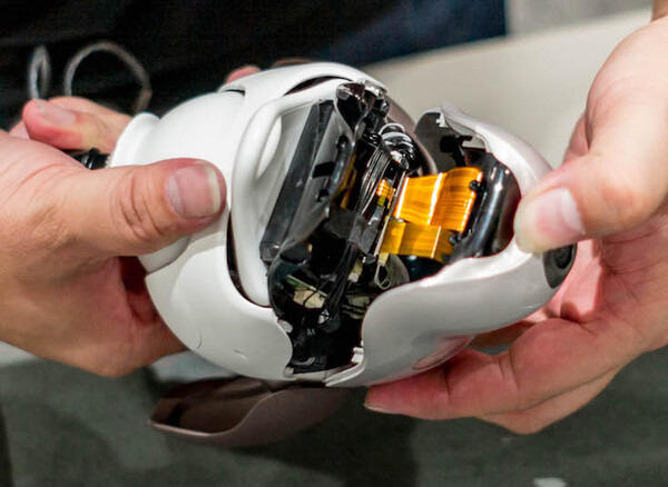 【aibo 解体新書】ソニーの本気を見た！ 新型aibo分解レポート