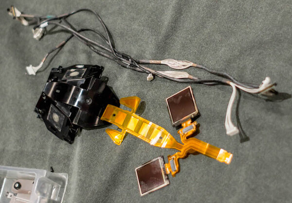 【aibo 解体新書】ソニーの本気を見た！ 新型aibo分解レポート