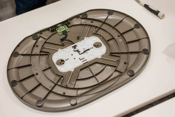 【aibo 解体新書】ソニーの本気を見た！ 新型aibo分解レポート