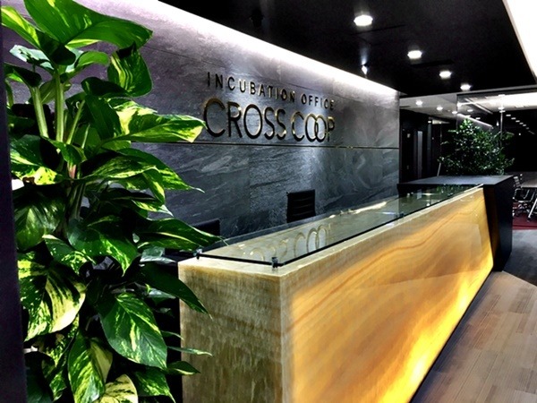 新型aiboを受付で活用　レンタルオフィスで愛らしくお迎え