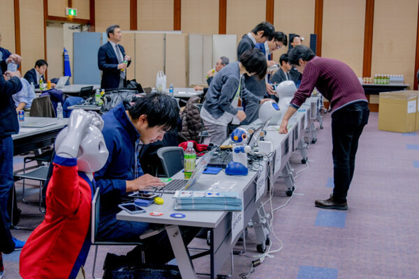 福岡で学生向け「ロボットアイデアソン」が開催　地元の有力企業、学生112名、ロボット6種が集結