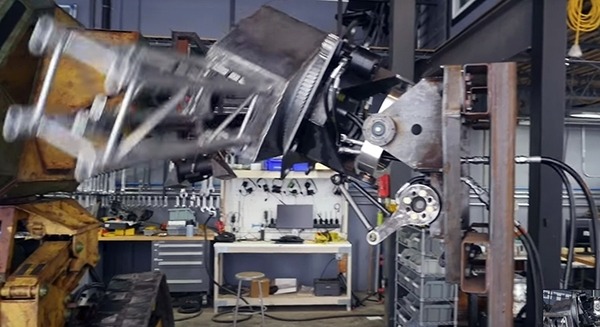 メガボッツ(MegaBots)が巨大ロボット「イーグルプライム(Eagle Prime)」のアーム改良を動画で公開！